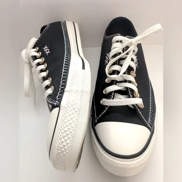 Chuck Taylor All Star Crafted Stitching Low Top - Size Womens 11.5 Men’s 9.5 - Picture 9 of 14